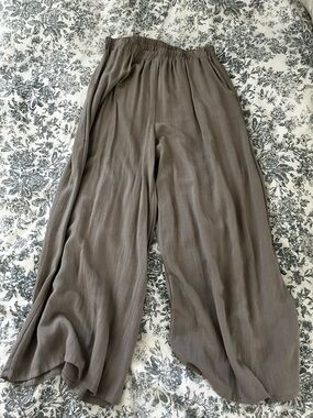 Carly Jean Los Angeles Wide-Leg Pants in Taupe